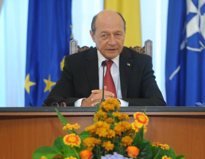Băsescu: Le mulțumesc românilor din afară care fac eforturi pentru a vorbi limba maternă