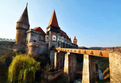 Castelul Corvinilor, folosit într-o reclamă pentru o loterie din Canada: ”Cu 5 dolari poți câștiga marele premiu”