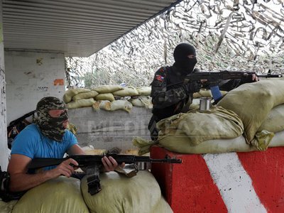 Confruntări intense între forțele ucrainene și separatiști la periferia orașului Donețk