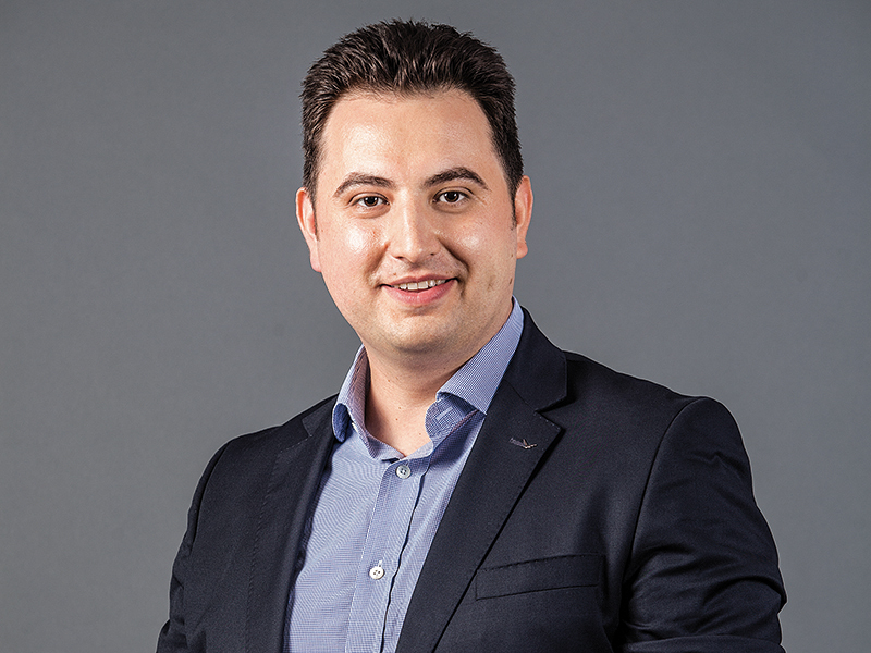 A renunțat la o bursă în străinătate și la o carieră în multinaționale și face 40.000 de euro educând firmele din România