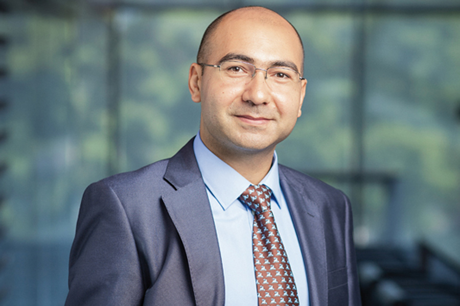 UniCredit are un șef peste fondurile europene de 32 de ani