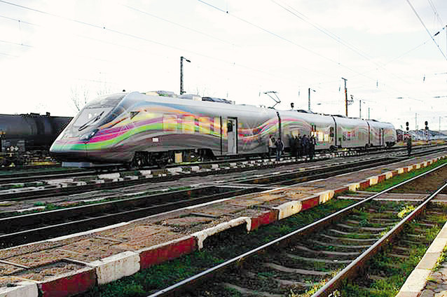 Primul tren electric fabricat în România circulă pe ruta București – Constanța. O călătorie costă 40 de lei