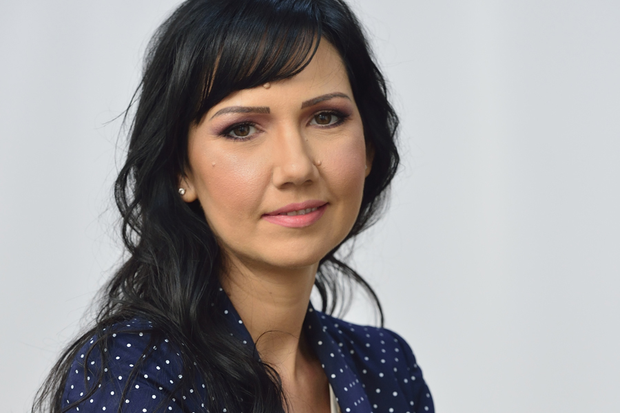 Are 34 de ani și este expertă în insolvențe și lichidări de firme