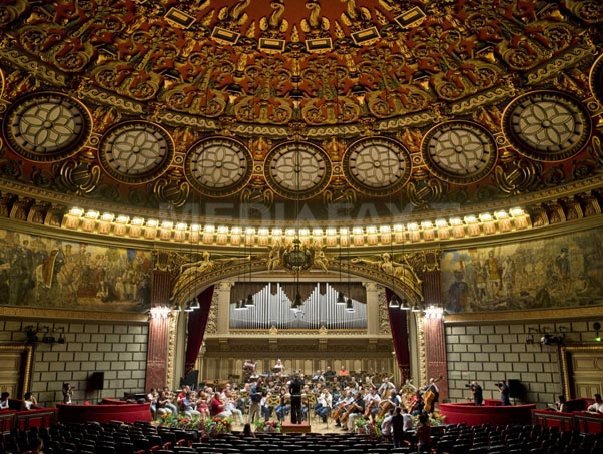 Câștigătorul Concursului Enescu la secțiunea Vioară, desemnat joi seară, pe scena Ateneului Român