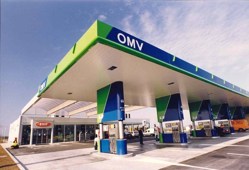 OMV sfătuia șoferii să nu supraalimenteze rezervorul. Acum le vinde benzină în rate fără dobândă