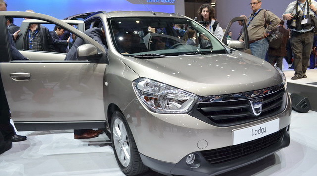 Dacia prezintă la Paris modelul Lodgy Stepway și noua generație Dokker Stepway