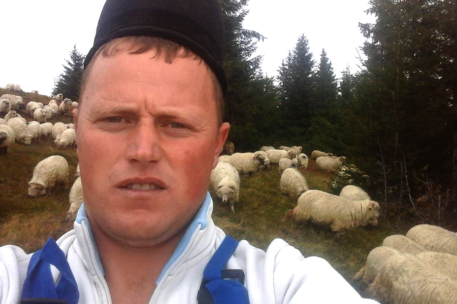 Cât de folositoare este notorietatea lui Ghiță Ciobanul în vânzarea produselor tradiționale de la Jina
