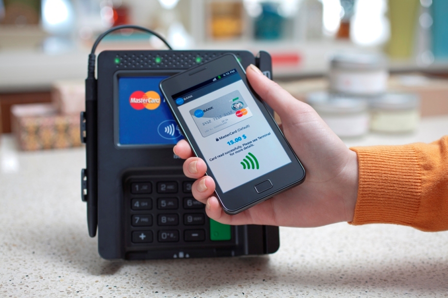 MasterCard permite posesorilor de carduri să le folosească oriunde, până în 2020 pentru plăți mobile în Europa