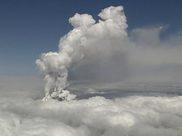 Un vulcan din Japonia a intrat în erupție. Opt oameni au fost răniți - VIDEO