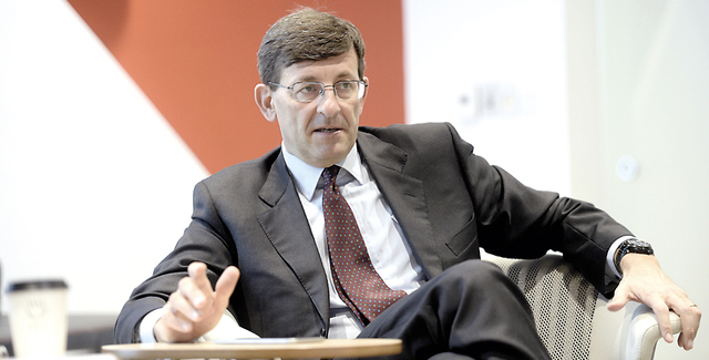 Vittorio Colao, șeful grupului Vodafone: A venit momentul să ne gândim la servicii fixe și pentru clienții consumer din România. Echipa locală evaluează și lansarea de servicii TV