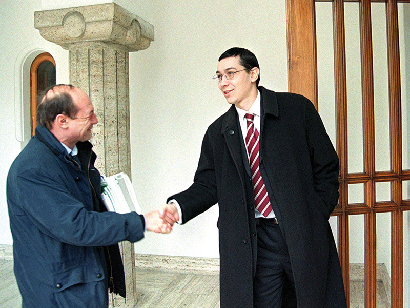 Dezbrăcarea candidatului acoperit: striptease cu perversiuni
