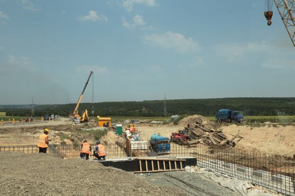 Nădlac - Arad a avansat cu 40% din vară până acum, iar Sebeș - Turda a trecut de la proiectare la „lucrări pregătitoare“