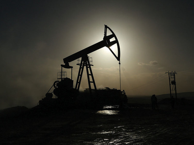 Până unde merge jocul ieftinirii petrolului