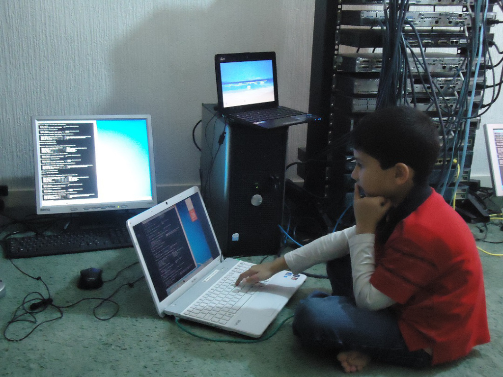 Un copil de cinci ani a trecut testul Microsoft, devenind cel mai tânăr specialist în IT din lume