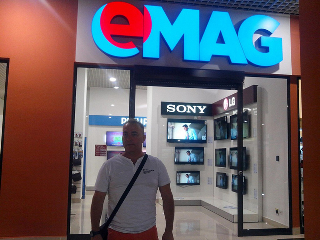 Bilanț Black Friday eMAG, ora 12:00: 335.000 de produse vândute, 700.000 de vizite - record de trafic de pe mobil