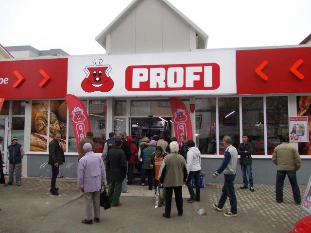 Profi deschide azi trei magazine