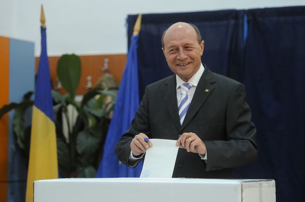 ALEGERI PREZIDENȚIALE. Președintele Băsescu cere prelungirea programului de votare