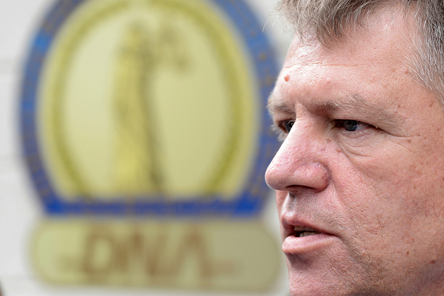 O discuție dintre doi sibieni în seara de dinaintea alegerilor arată fața lui Klaus Iohannis