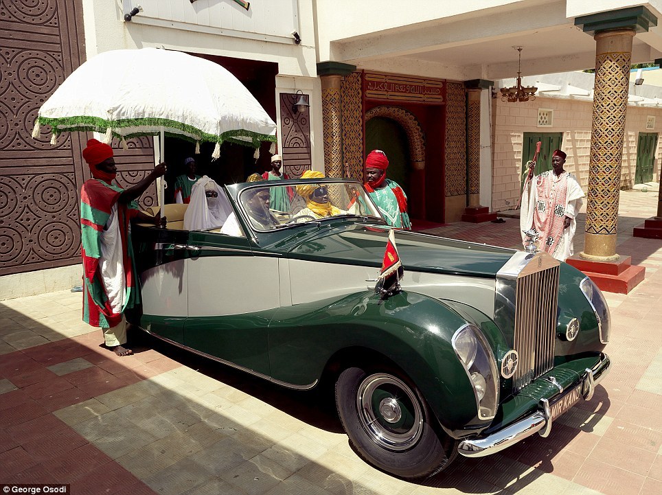 Un om de afaceri din Hong Kong a plasat cea mai mare comandă din istoria Rolls Royce