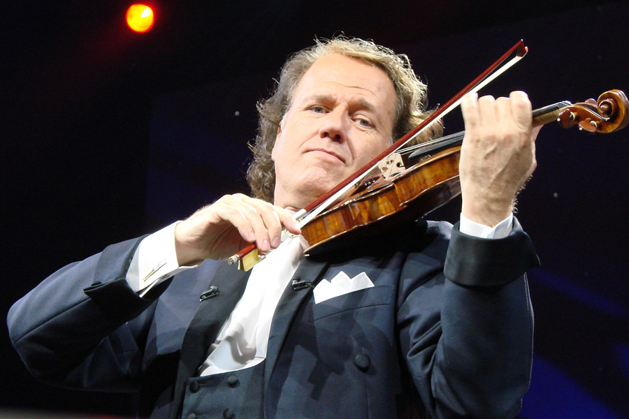 Cu 23.000 de bilete vândute într-o singură zi, violonistul André Rieu bate record după record