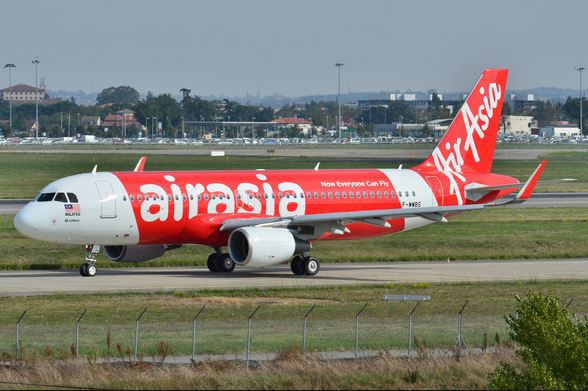 Un avion AirAsia cu 162 de oameni la bord, dat dispărut deasupra Mării Java