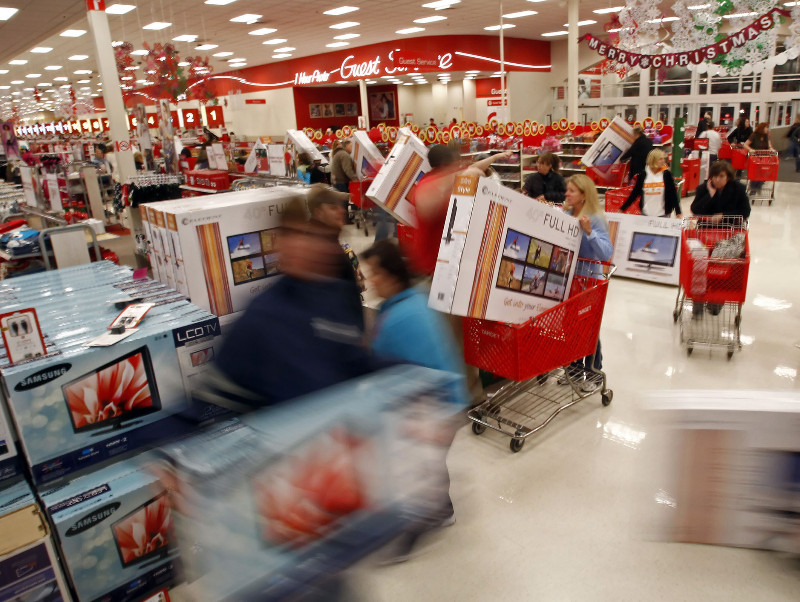 STUDIU: Jumătate dintre  românii din mediul urban a făcut cumpărături de Black Friday