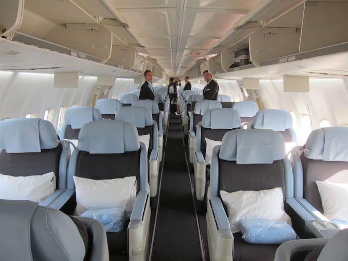 O companie aeriană cu un singur avion vinde bilete la clasa business la preț de economy