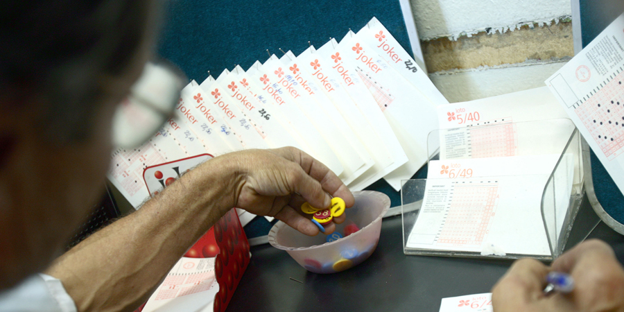 Câștigătorul premiului de peste 43,8 milioane lei la Loto 6/49 și-a ridicat banii