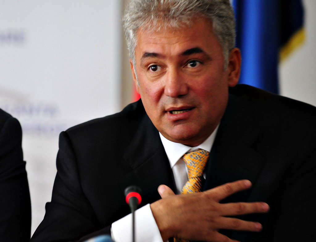 Fostul ministru Adriean Videanu a fost reținut de procurorii DNA
