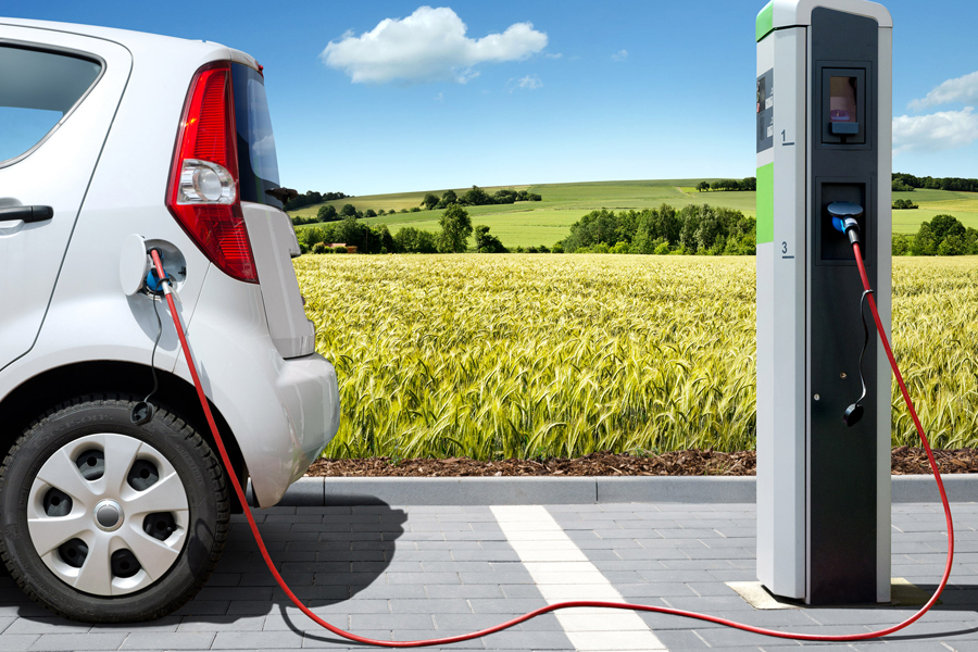 2015 este anul mașinii electrice. Volkswagen, Renault și Ford vor să dezvețe șoferii de benzină și motorină