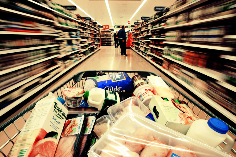 Consiliul Concurenței a amendat cu 35 de milioane de euro giganții din retail pentru înțelegeri la fixarea prețurilor