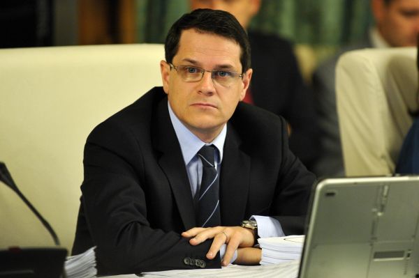 Cine este Eduard Raul Hellvig, politicianul nominalizat de Iohannis la șefia SRI