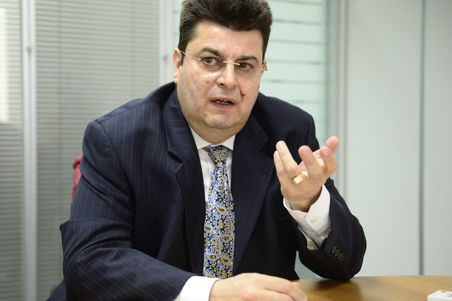 Fostul șef al Roche România, liderul pieței farma, a dat în judecată compania pentru concediere abuzivă