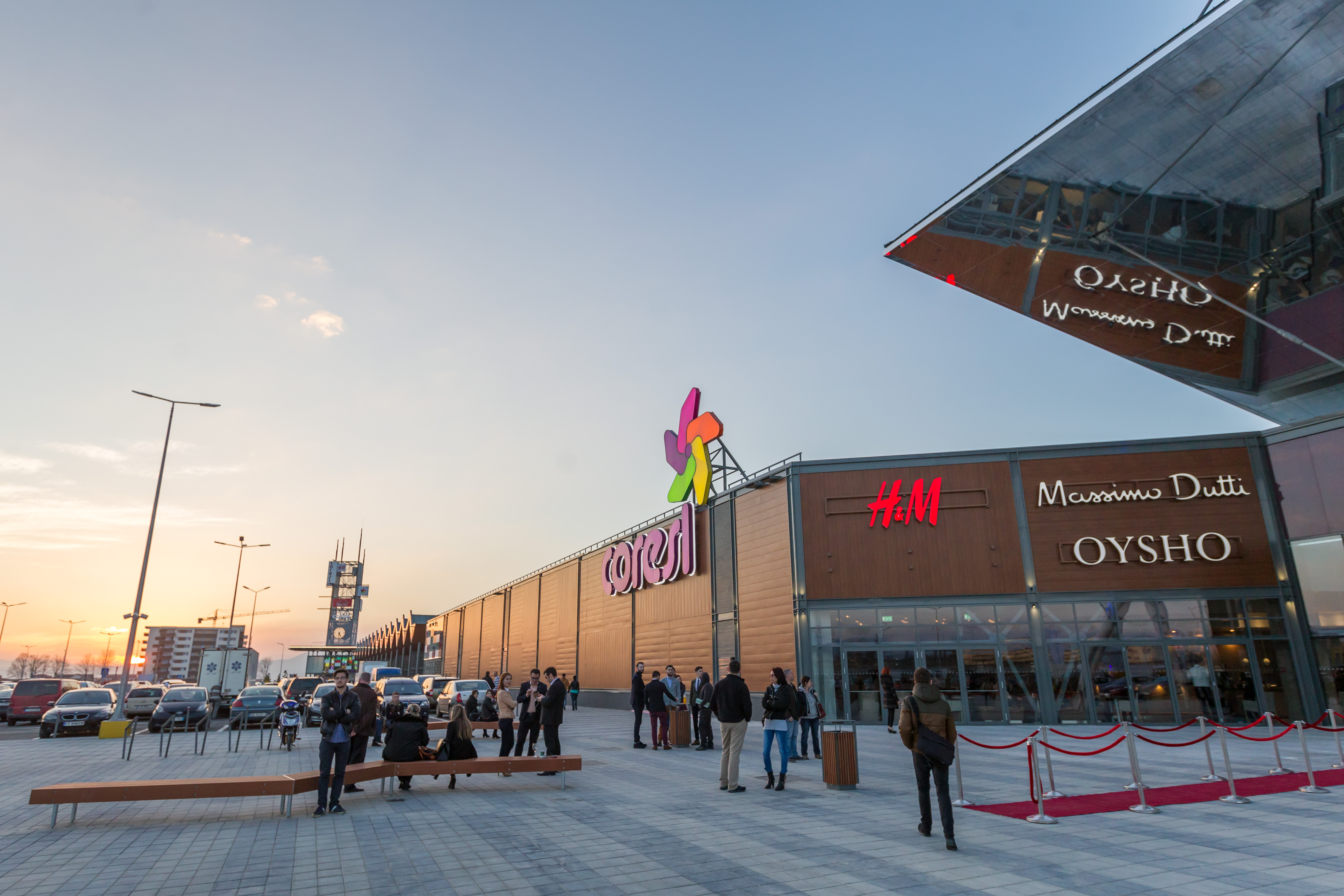 200.000 de vizitatori în week-end la Coresi Shopping Resort. GALERIE FOTO