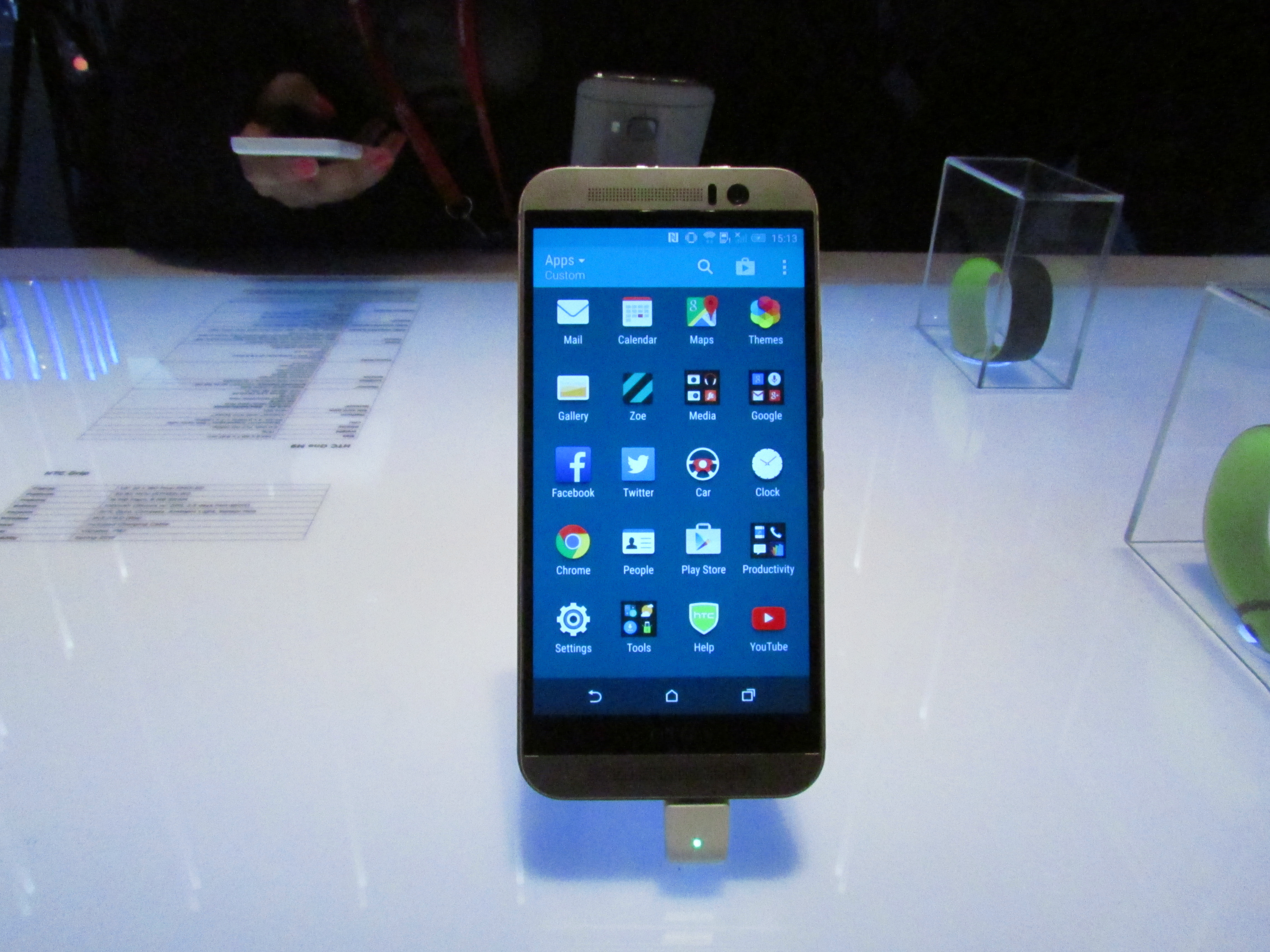 HTC încearcă să fure din cota de piață a rivalilor cu noul One M9