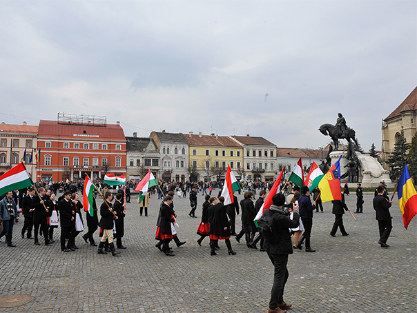 Cluj: Peste 500 de persoane la depunerea coroanelor de flori de Ziua Maghiarilor de Pretutindeni. Emil Boc, prezent la ceremonie: "Ne mândrim cu acest oraș frumos, indiferent de etnie"