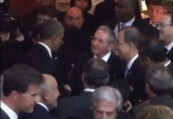Moment ISTORIC: Obama și Castro și-au dat mâna și au participat pentru prima dată la un summit împreună - VIDEO
