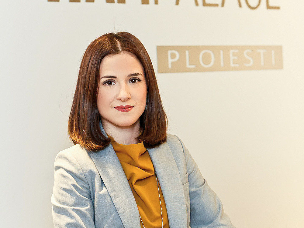 Tânăra care conduce cel mai mare mall din Ploiești