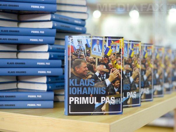 Iohannis își lansează astăzi volumul "Primul Pas". Ce conține cartea pe care președintele o dedică românilor care l-au votat