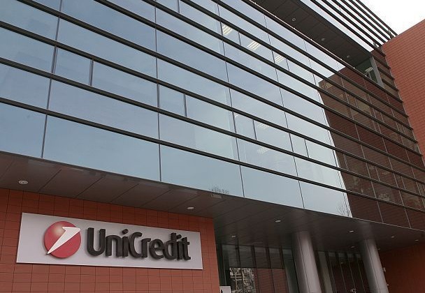 Una dintre cele mai mari bănci din Europa angajează masiv în România