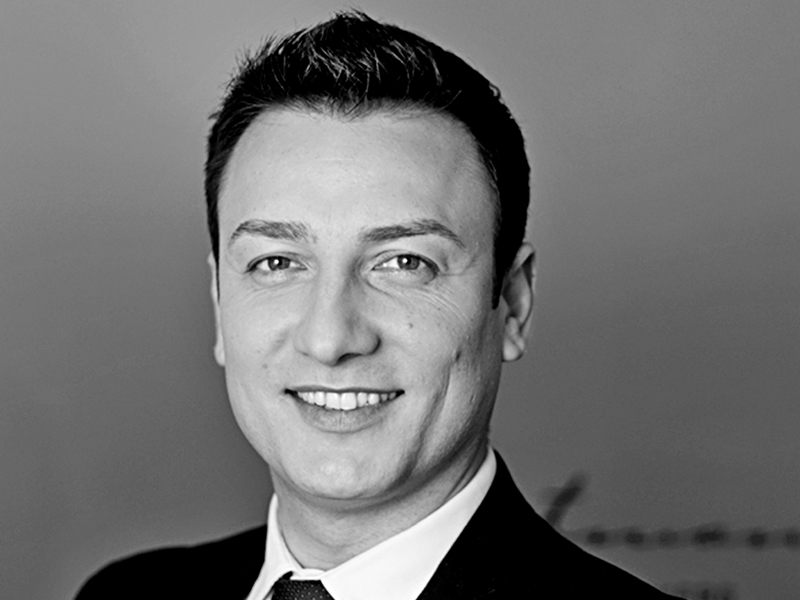 Vânează antreprenori sau manageri din România care au averi de cel puțin un milion de euro