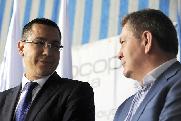 Ponta, întrebat dacă nu demisionează și el, precum Rus: „Dar eu ce-am făcut?” Răspunsul sec al unei ziariste l-a descumpănit pe premier