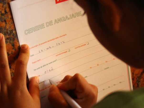 O tânără din Ploiești a venit la interviul pentru un job convinsă de „avantajul” ei. Angajatorii au poftit-o afară când au văzut cum era îmbrăcată: „Domnișoară, unde te crezi?”