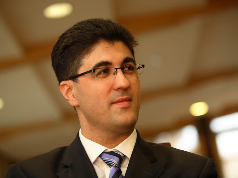 Cel mai puternic manager român din lume are pe mână 4 miliarde de euro