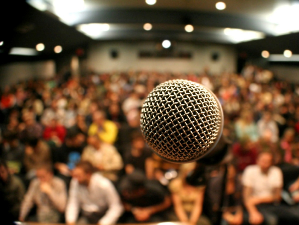 Cele mai costisitoare discursuri din lume: câți bani cer personalitățile pentru a vorbi la un eveniment