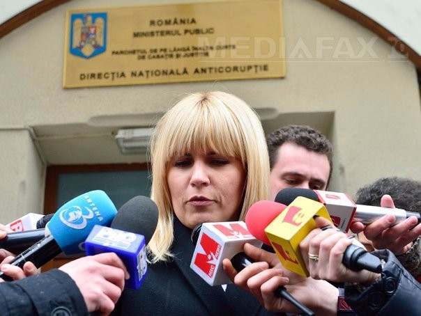 După divorț și o scurtă trecere prin penitenciar, Elena Udrea a găsit înlocuitorul pentru milionarul Dorin Cocoș: cine este bărbatul misterios cu care a fost filmată. „Eu cred în dragoste?