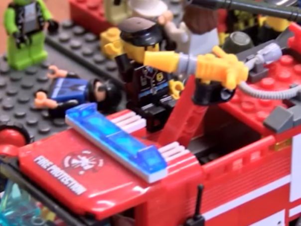 Ce fac acești vameși români când în Portul Constanța ajunge un VAPOR cu piese LEGO din China. „Ne-am chinuit să facem toată cutia și la final am avut o surpriză uriașă”