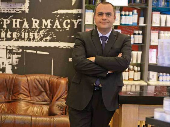 A ajuns în Gara de Nord cu două valize iar acum conduce divizia de lux a L’Oréal România