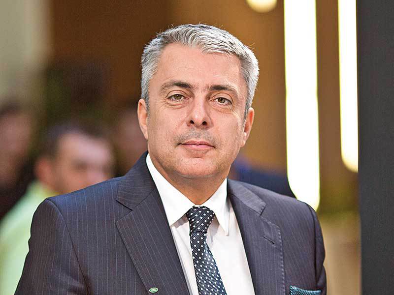 Lupta pentru supremație pe segmentul premium durează de mai bine de 20 de ani