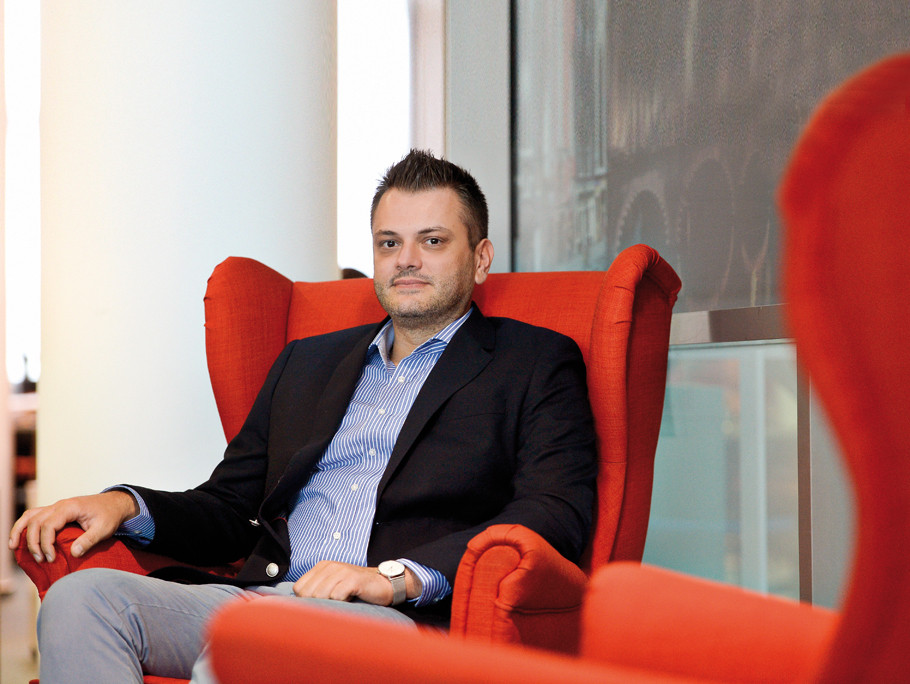 La 38 de ani este responsabil de coordonarea strategiei și activitatea canalelor de distribuție ale NN România